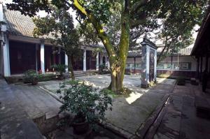 辑里湖丝馆